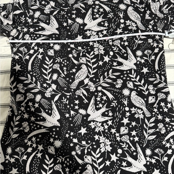 Boden Black and White Nature Print Jackard Long Sleeve Dress with cute bird prin - Picture 9 of 10